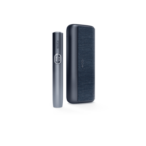 IQOS ILUMA i PRIME Midnight Black Tabakerhitzer – Ausführung Midnight Black, Vorderansicht auf weißem Hintergrund